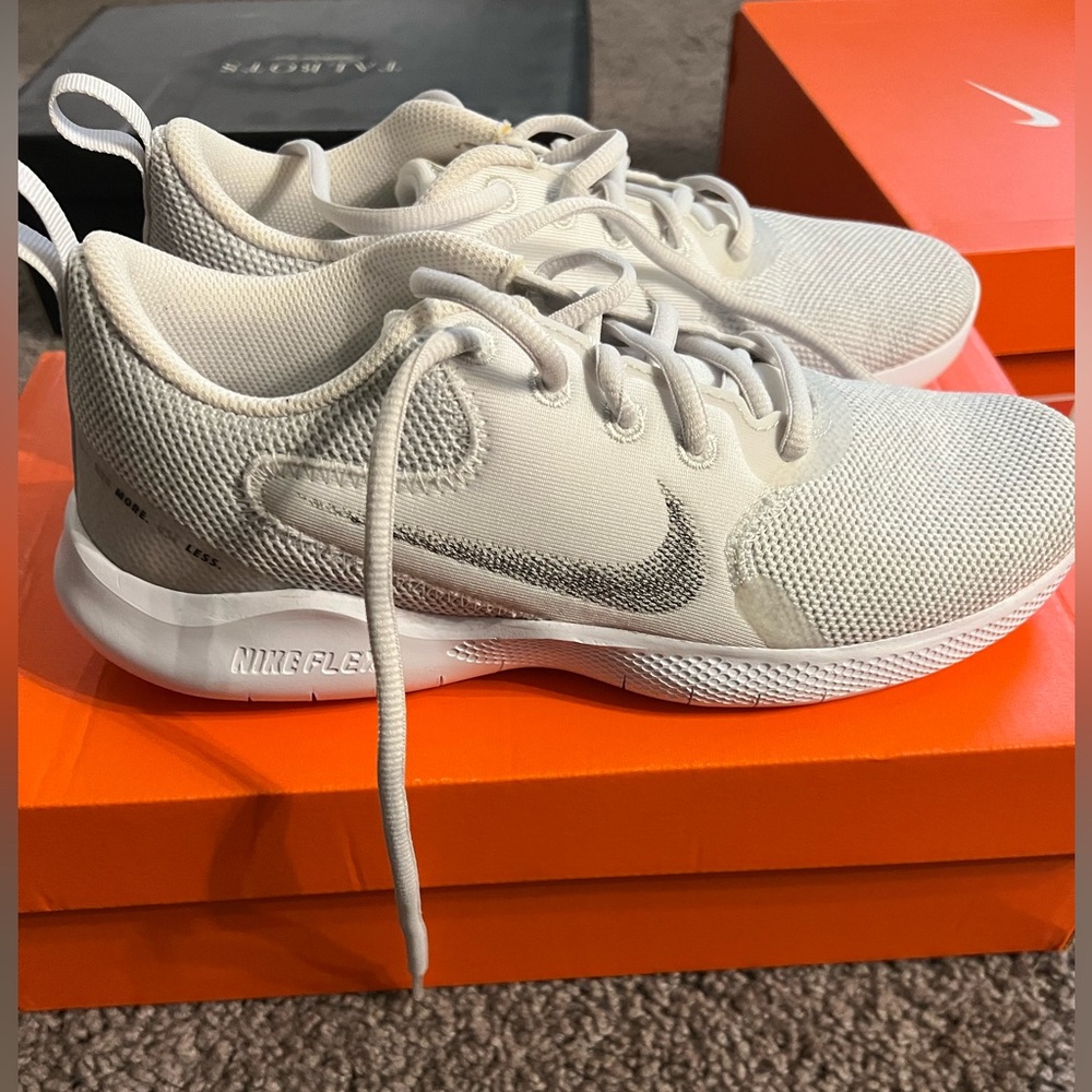 Nike Flex Experience RN 10 size 7.5